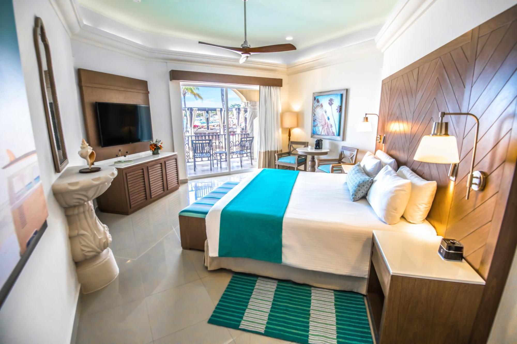 Junior Suite 1 King Bed Beachfront Walk-Out,1253397178:JPEG